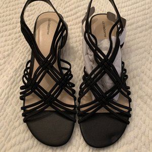LIZ CLABORNE BLACK SANDALS  SIZE 10